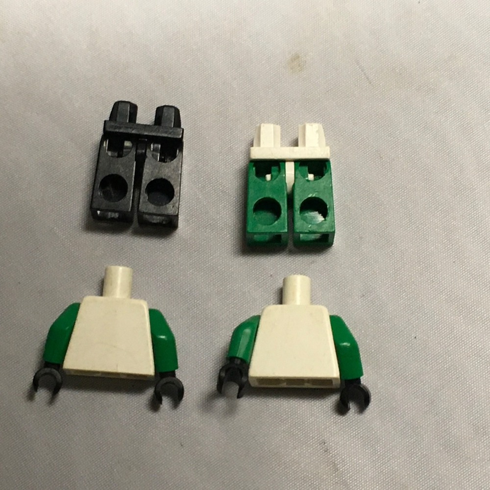 Space LEGO Unitron 5x Minifigures Various Accessories Vintage - Picture 3 of 13